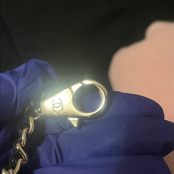 CHANEL Beaute VIP Black Quilted AirPod/wallet set - Picture 6 of 17